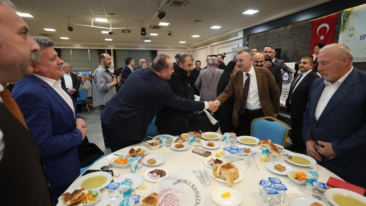 Başkan Büyükakın’ın, pazarcı esnafıyla yaptığı iftara yoğun katılım