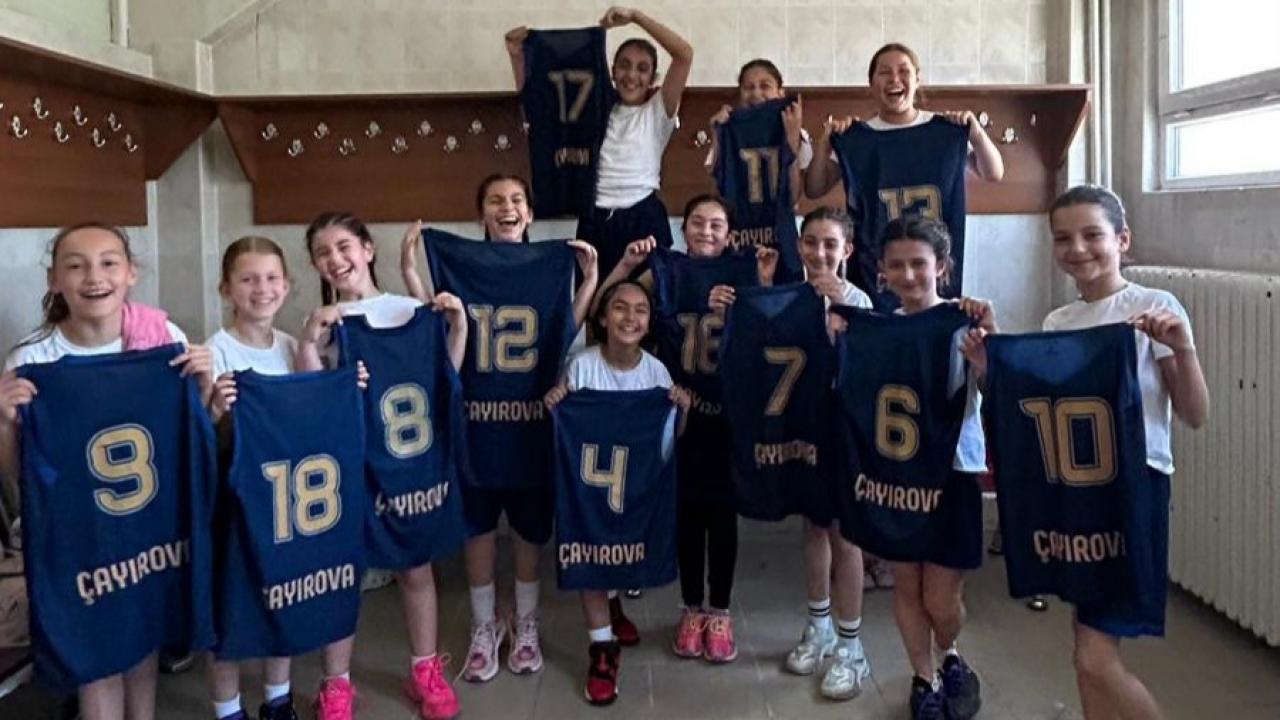 Çayırova’nın minik basketbolcuları şampiyon oldu