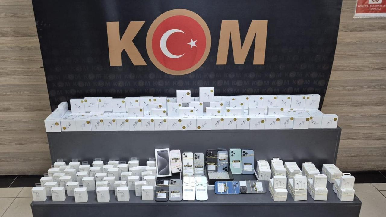 Gebze’de yapılan operasyonda çok sayıda sahte dolar ele geçirildi