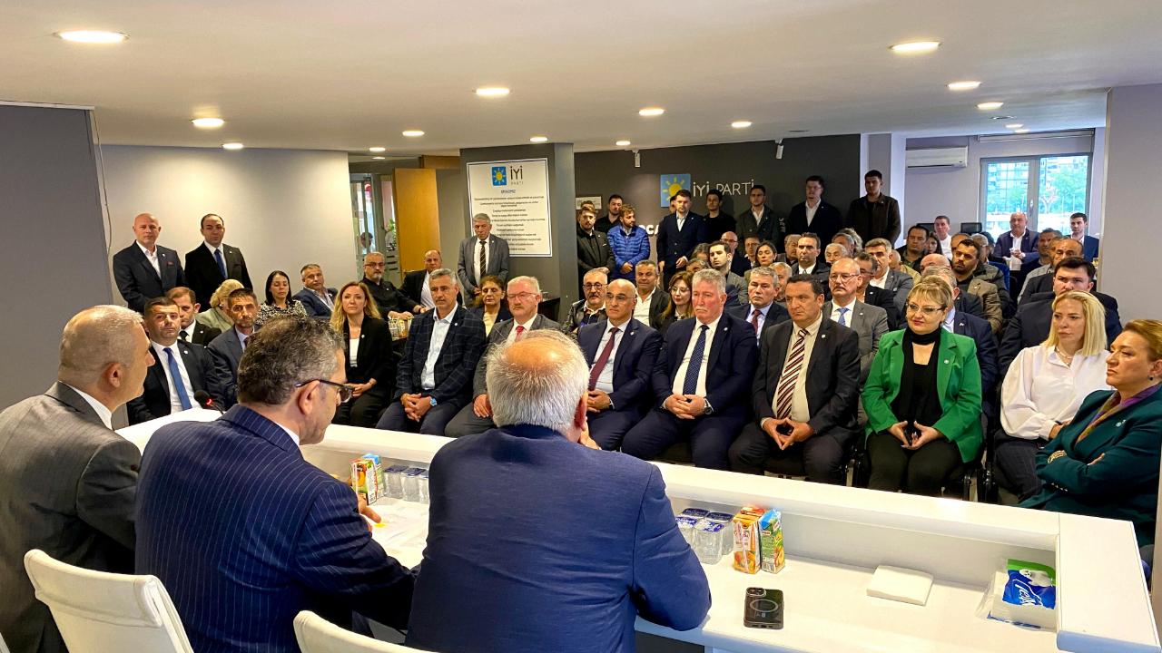 İYİ Parti Genel Başkan Yardımcısı Öztürk, Kocaeli teşkilatıyla bir araya geldi