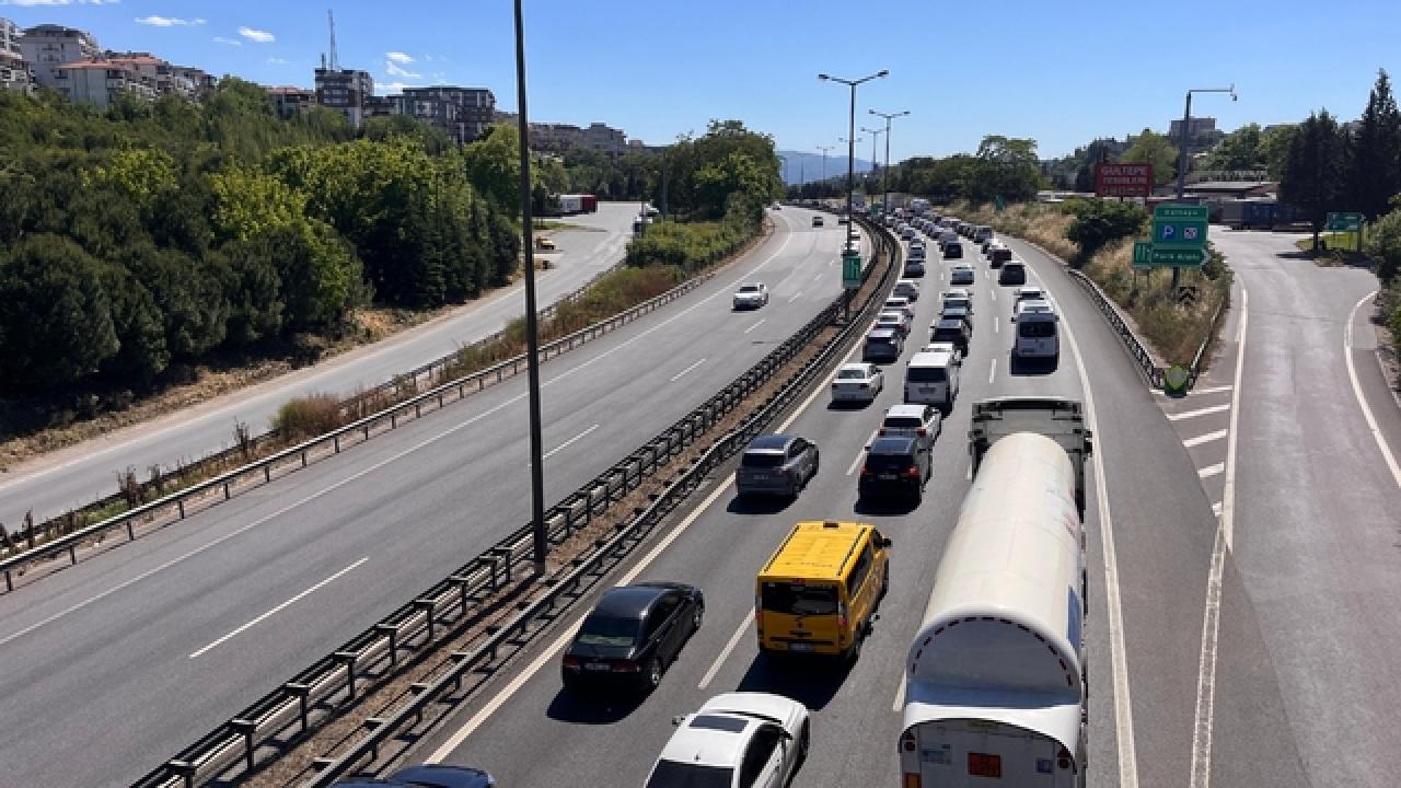 Kuzey Marmara Otoyolu’nun Kocaeli geçişinde bayram trafiği
