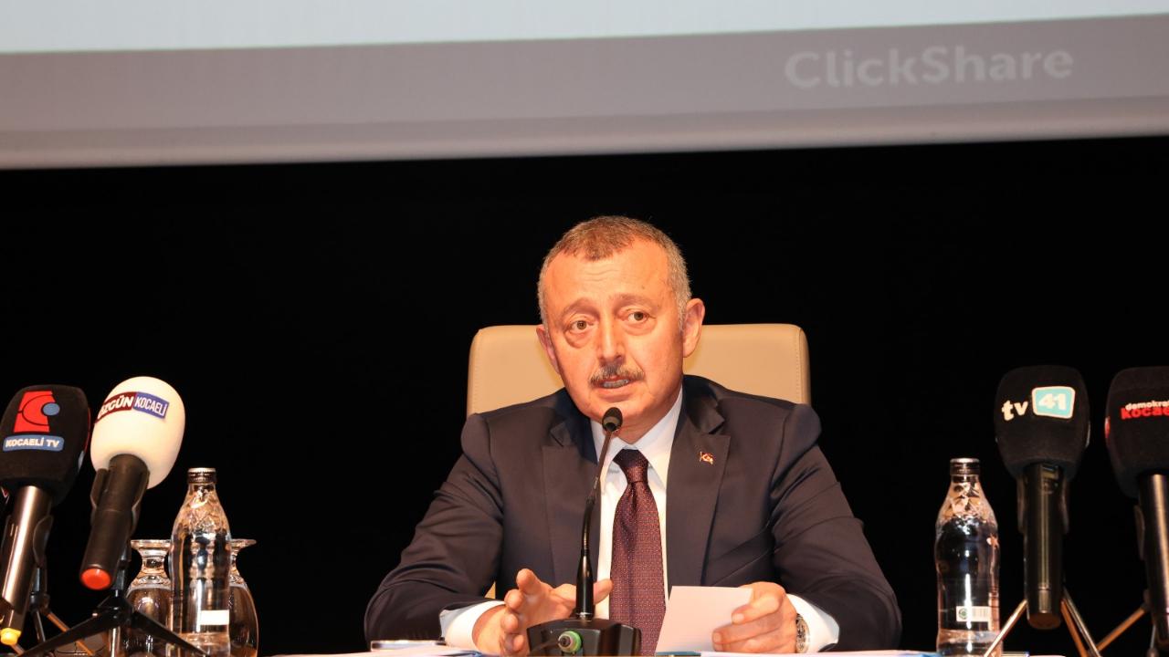 Tahir Büyükakın: “Bu halka özür borcunuz var”
