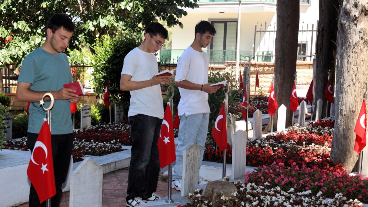 15 Temmuz öncesi şehitlikte anlamlı buluşma