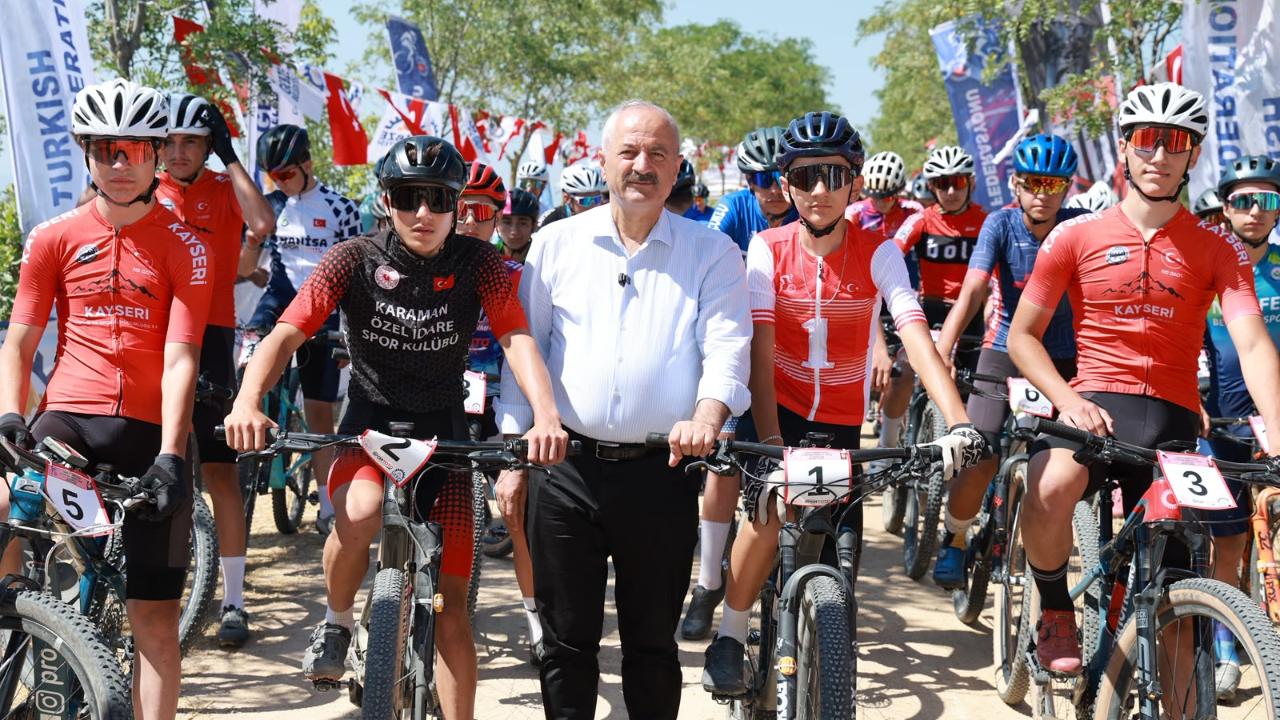 Başkan Büyükgöz, 4. Uluslararası Dağ Bisikleti Kupası'nın startını verdi