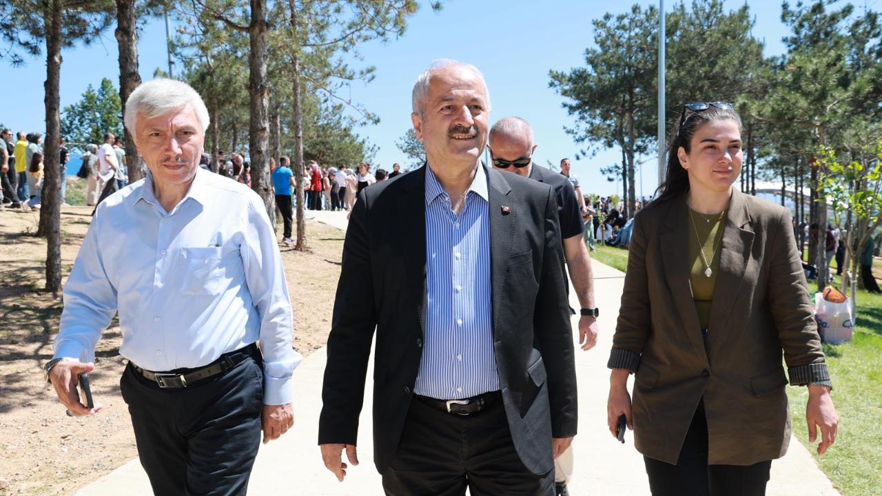 Başkan Büyükgöz, Damgatepe Mesire Alanı’nda Vatandaşlarla Buluştu