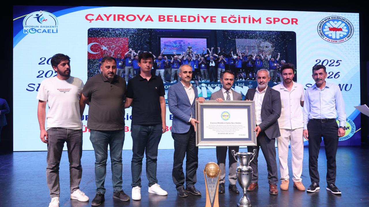 Çayırova Belediyesi’nin sporcuları ödül törenine damga vurdu