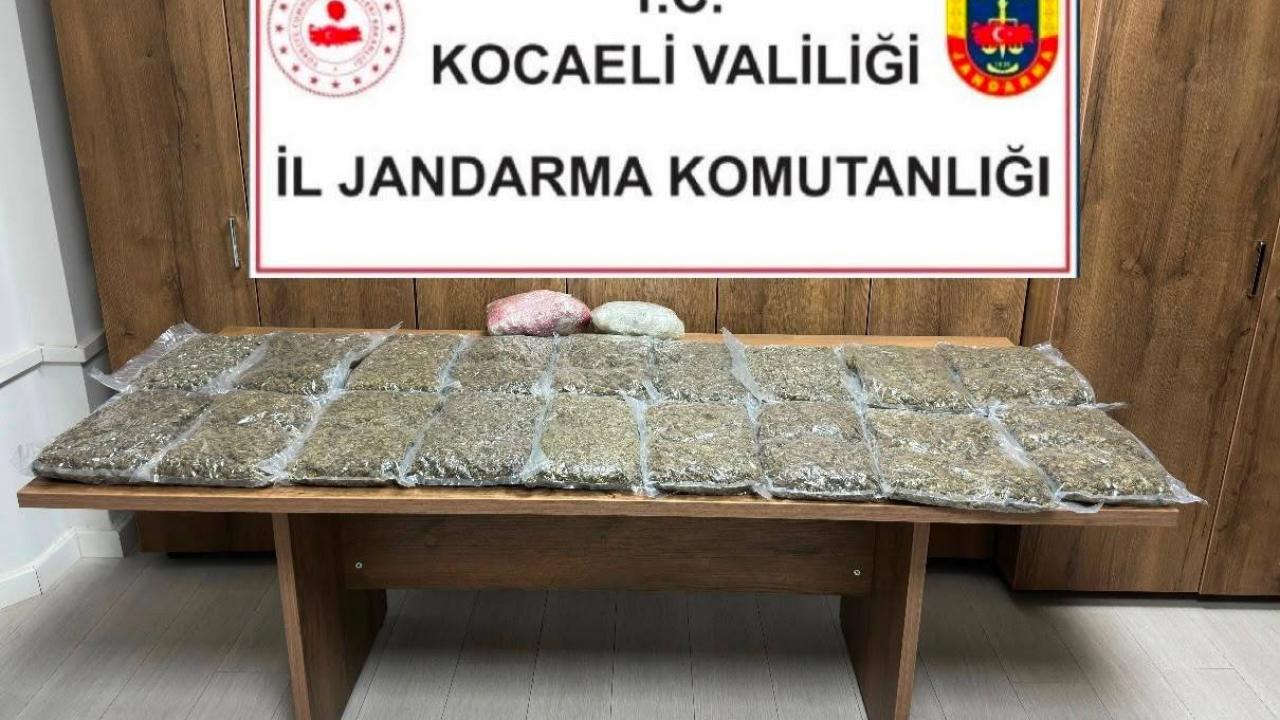 Dilovası gişelerinde 10 kilogram skunk maddesi ele geçirildi