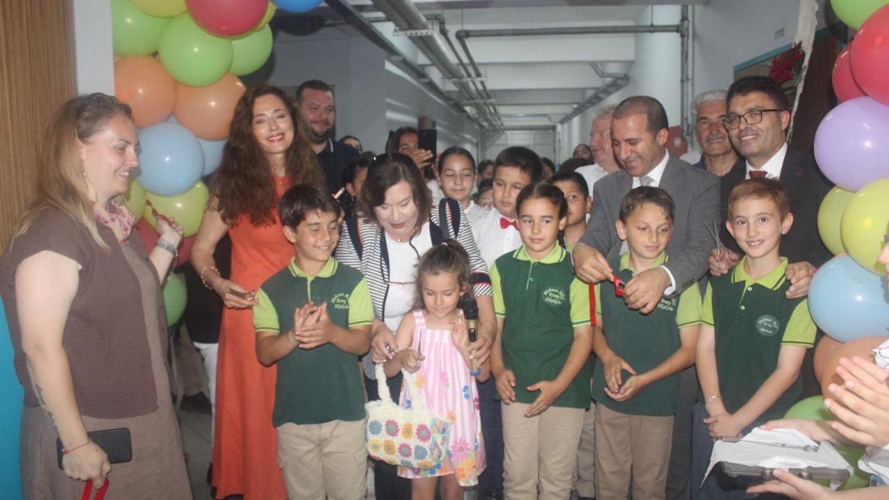 Eşi Cemal Türker adına kütüphane açtı