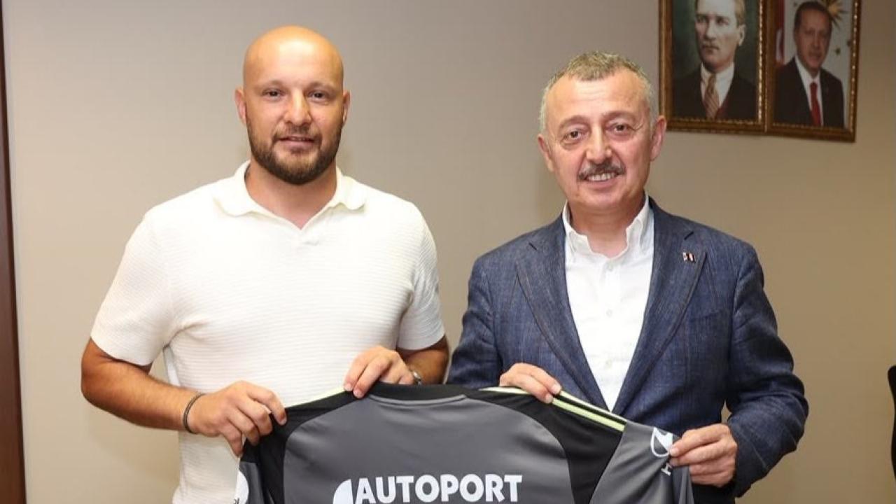 Formasını Büyükakın’a hediye etti, helallik istedi