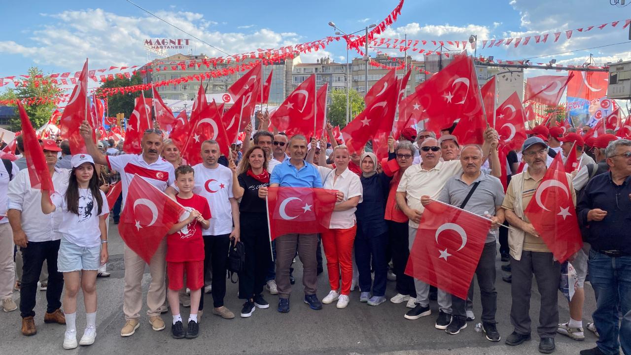 İYİ Parti Kocaeli Teşkilatı, Tandoğan'da bin kişiyle yerini aldı