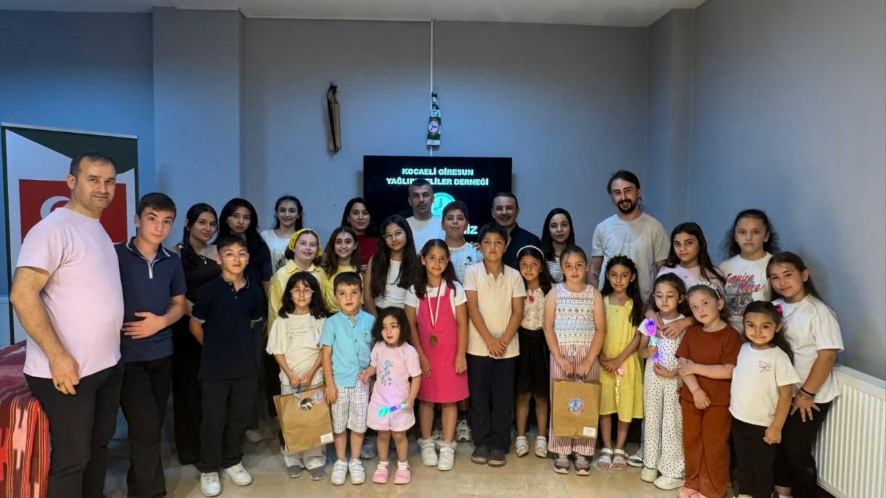Kocaeli Giresun Yağlıdereliler Derneği'nden Karne Hediyesi