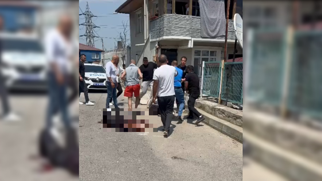 Kocası tarafından sokak ortasında bıçaklanan kadın hayatını kaybetti