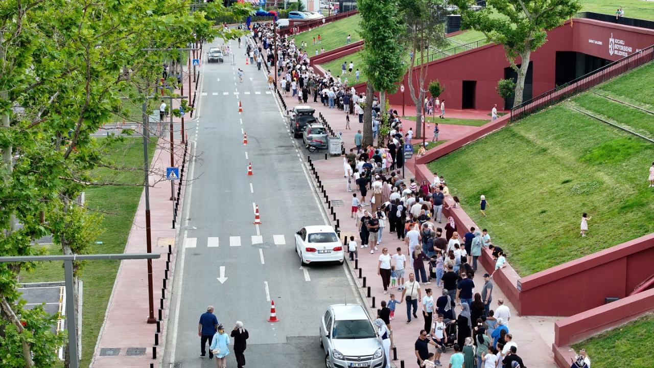 Körfez Aqua’ya ilk günden yoğun ilgi; 2 saatte 2 bin ziyaretçi