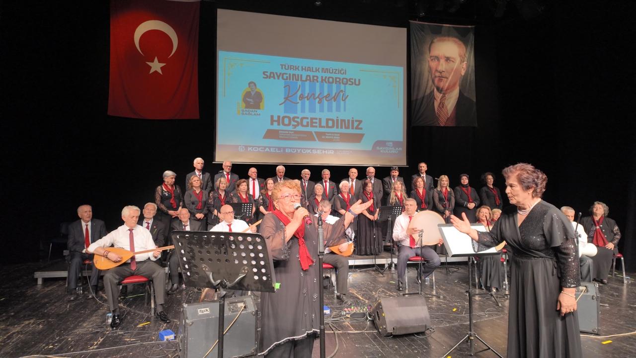 Saygınlar Korosu gönülleri coşturdu