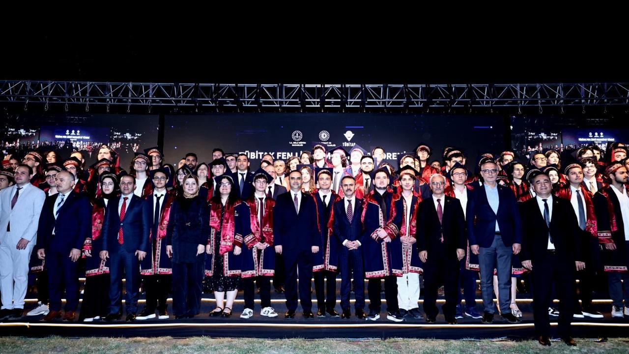 TÜBİTAK Fen Lisesi İlk Mezunlarını Verdi