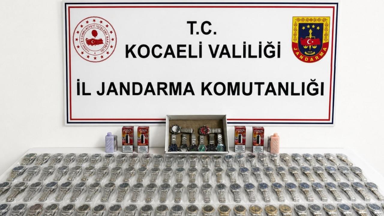Ünlü markalara ait 4 milyon 500 bin TL’lik sahte saat ele geçirildi