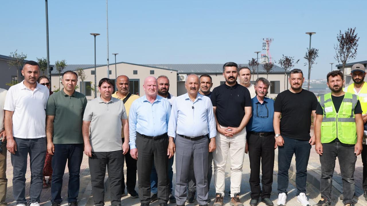 Başkan Büyükgöz, Geçici Kaymakamlık Hizmet Binasında İncelemelerde Bulundu
