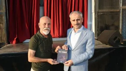 Erol Polat,  ‘Deli Osman’’ isimli romanını protokole taktim etmeye devam ediyor